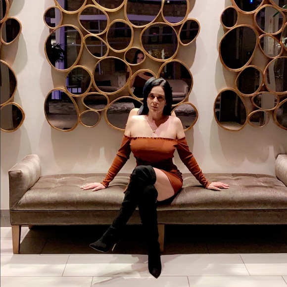 Meet your Posher, Abigail - Picture 2 of 2